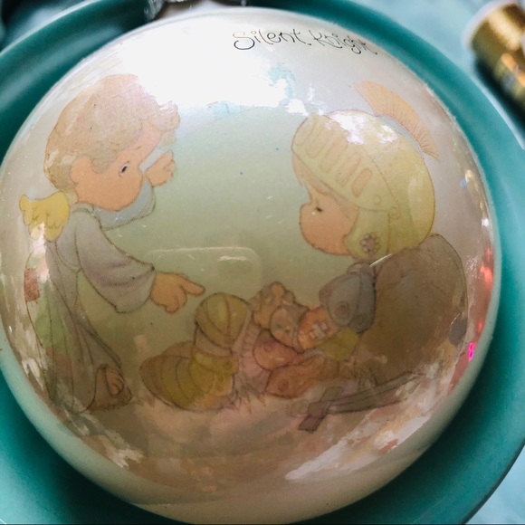 📌$15 Sale! Precious Moments Christmas Tree Glass Ornament - Picture 2 of 5